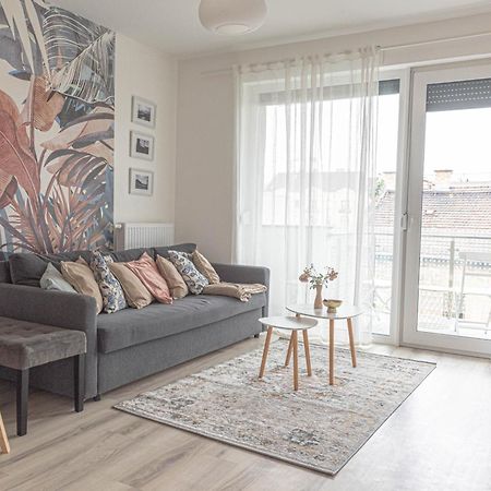 Dob36 Apartment With Free Private Parking And Balcony Budapest Luaran gambar