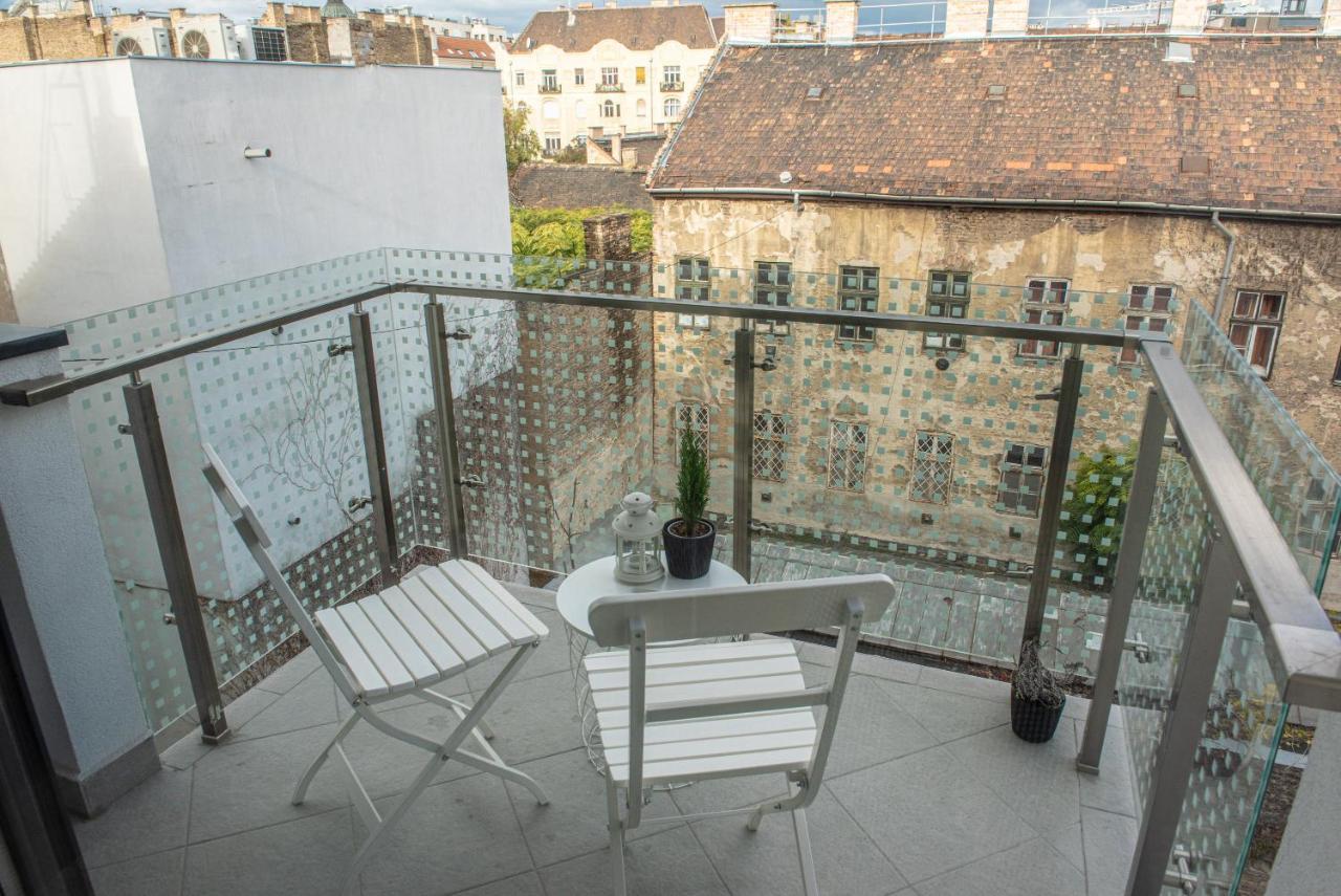 Dob36 Apartment With Free Private Parking And Balcony Budapest Luaran gambar