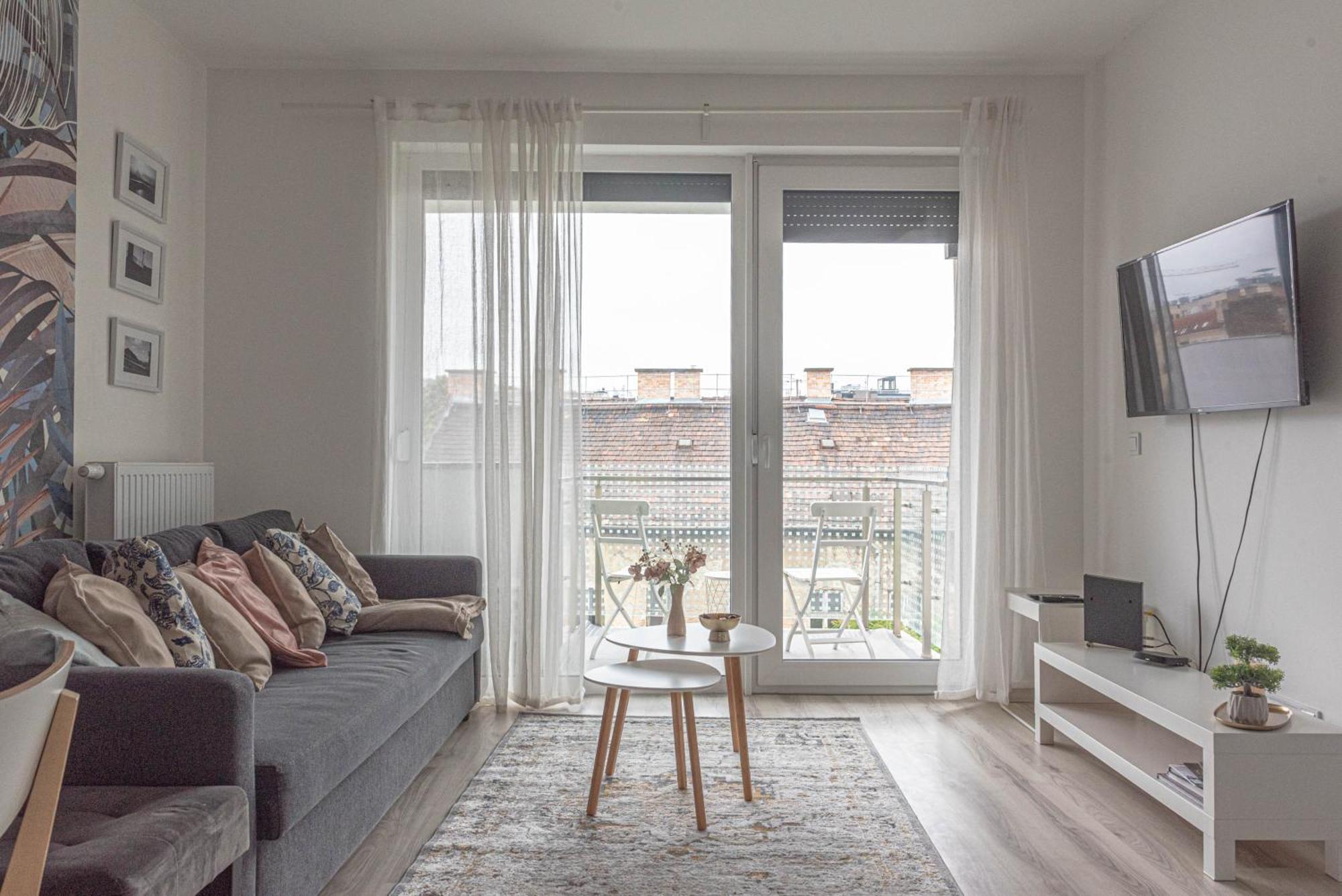 Dob36 Apartment With Free Private Parking And Balcony Budapest Luaran gambar