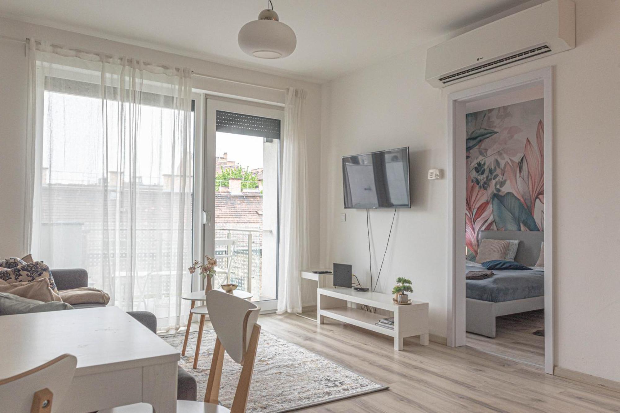 Dob36 Apartment With Free Private Parking And Balcony Budapest Luaran gambar